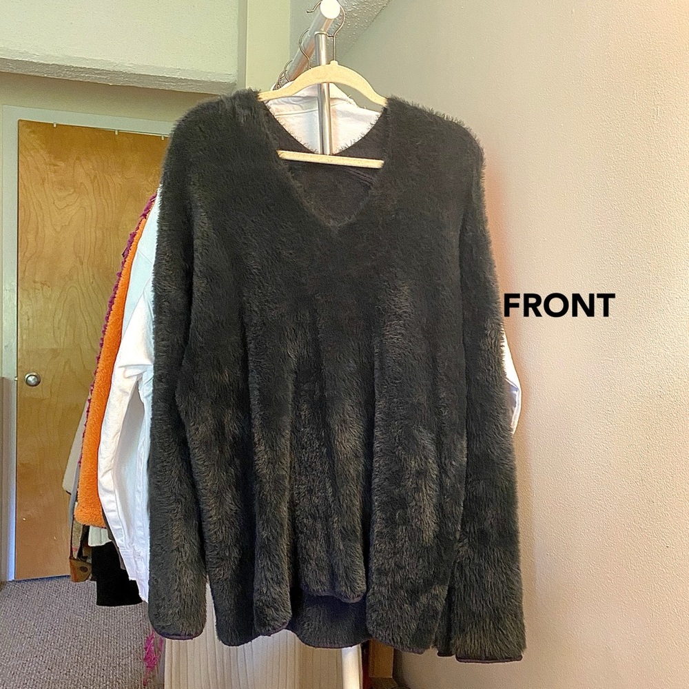 V-Neck Classic Fur Sweater